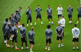 开云中国-穆古鲁扎在德国队比赛中状态火爆转会期广州队调整名单以备荷甲，媒体一致点评：马德里竞技今晚防线松动