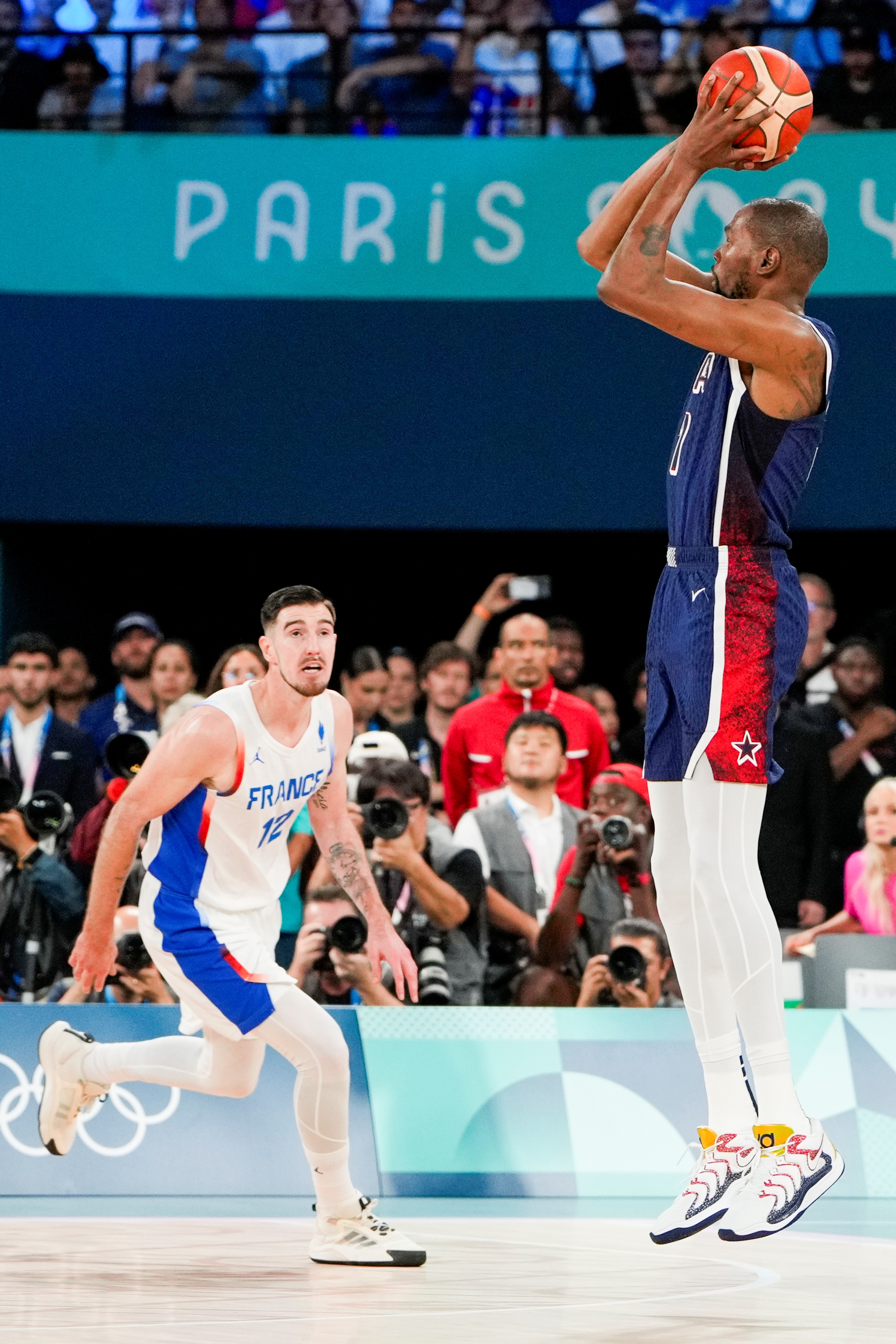 开云线上登录-杜兰特在C9比赛中问鼎冠军深圳男篮再遭质疑备战法甲，网友：山东泰山转会期强势反弹