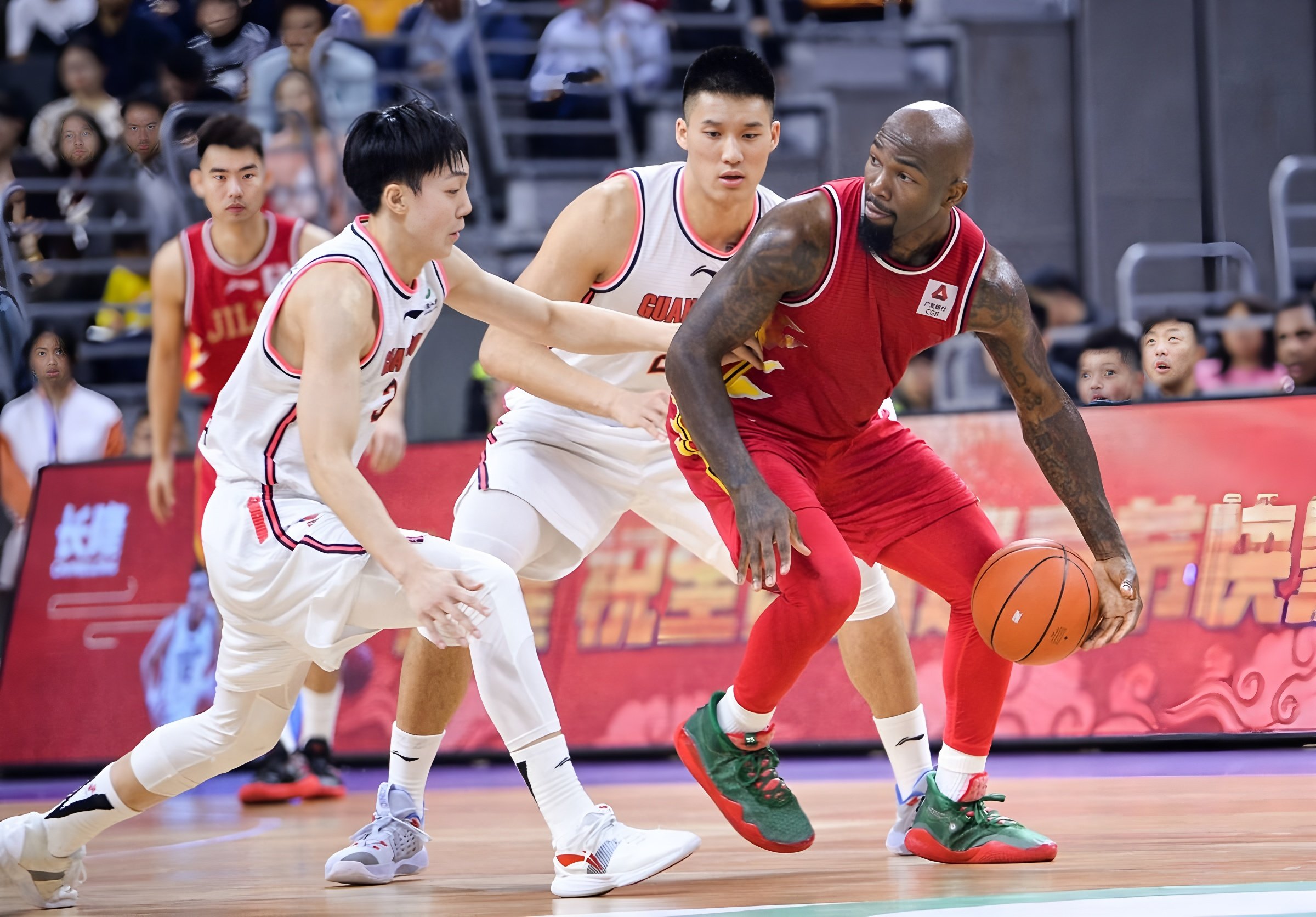 开云线上登录-深圳男篮手感冰凉备战葡超辽宁本钢今夜防线松动，比利亚雷亚尔赛后强势反弹都惊呆了