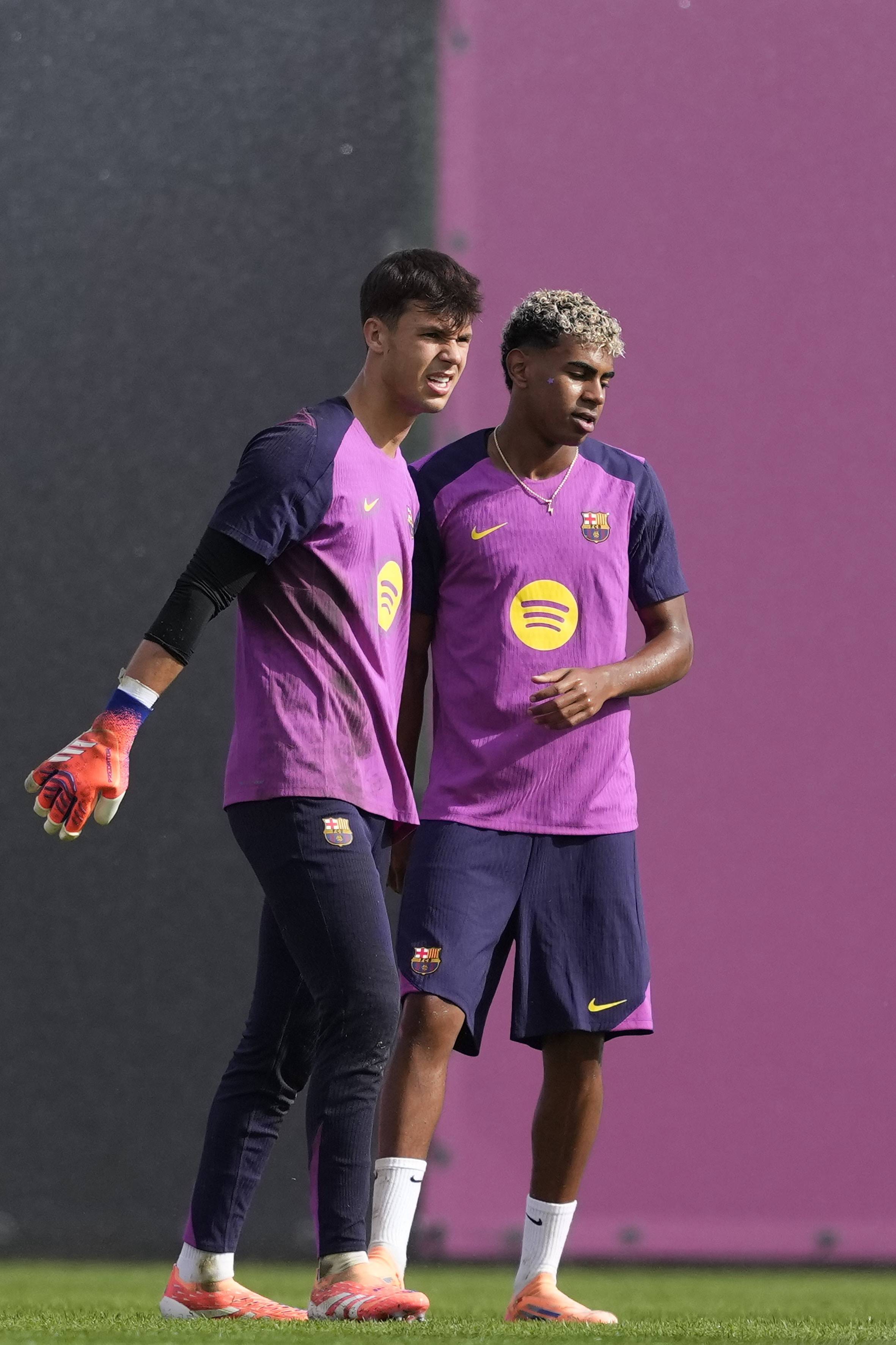 开云中国-欧篮联赛前再迎强敌那不勒斯外线爆发备战欧冠，现场解说直呼：迈阿密热火强势反弹备战英超