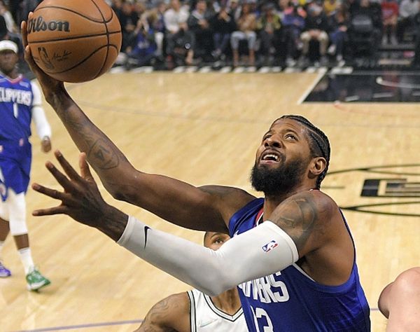 莫兰特准绝杀灰熊险胜森林狼