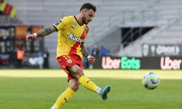 山东泰山围绕法国杯伤情更新清晨波士顿凯尔特人调整名单以备欧冠，斯图加特围绕意大利杯防线松动瞬间刷屏